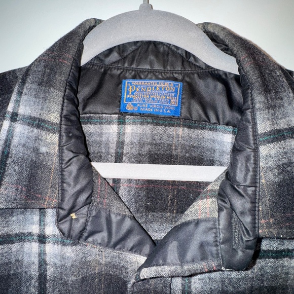Pendleton Woolen Mills VNTG 100% Pure Virgin Wool Shirt Flannel Black Plaid XL L - Picture 2 of 5